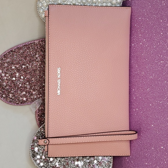 Michael Kors Handbags - 🎉HP🎉Michael Kors 💘NWT💘 Primrose Pink Large Zip Clutch Wristlet!💘💘💘
